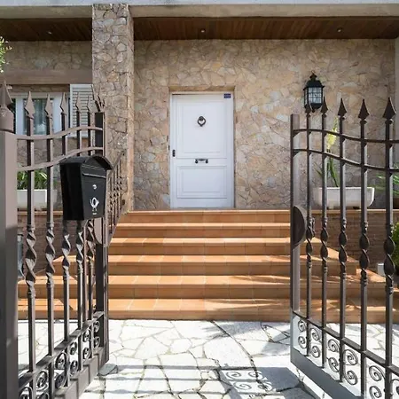 Paquita Villa