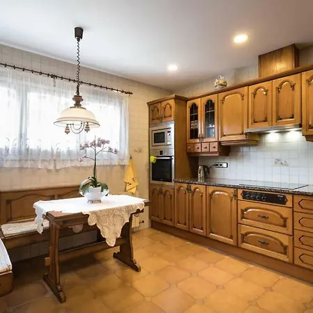 Paquita Villa